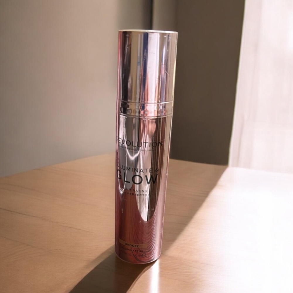 Revolution Glow Bronze Illuminator NEW